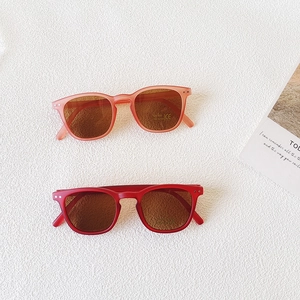 Retro Kinder Sonnenbrille mit UV400 Schutz in Orange-Rosa und hellem Rot quadratisch