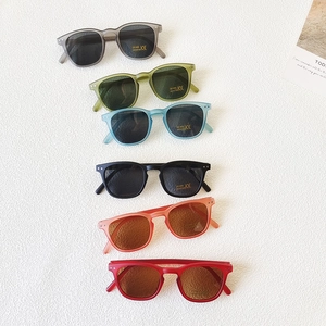 Retro quadratische Kindersonnenbrille in verschiedenen Farben mit UV400-Schutz