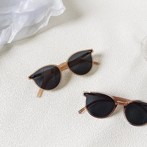 Lunettes de soleil minimalistes pour enfants en ambre et rose avec verres anti-UV