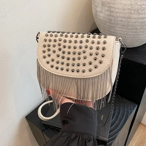 Sac Bandoulière Selle En Cuir PU Punk Pour Femmes Avec Rivets Métalliques Et Franges À Gland Sac À Main Street Style