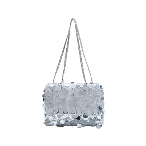 Sac bandoulière élégant à paillettes argentées avec chaîne en métal pour soirée