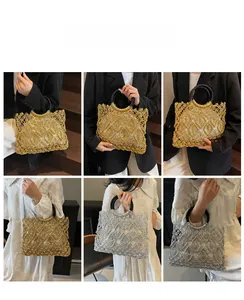 Detail der gewebten Strandtasche mit Metallic-Netz, Rundgriff und Innentasche