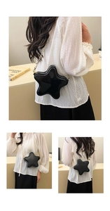 Sac bandoulière noir en forme d'étoile avec chaîne dorée sous plusieurs angles