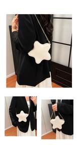 Détail du sac bandoulière en forme d'étoile avec chaîne dorée et texture en cuir PU crème