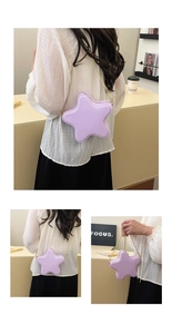 Détail du sac bandoulière étoile violette en cuir PU lisse avec bandoulière en chaîne dorée
