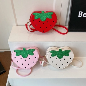 Sac bandoulière fraise en forme de cœur en simili cuir rouge, rose et blanc