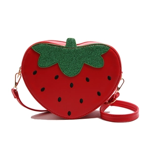 Sac bandoulière créatif en forme de fraise en cuir PU rouge avec détails de feuilles