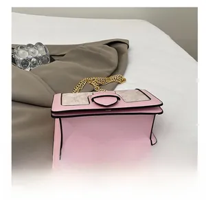 Detail view showing the wear-resistant flat bottom and side thickness of the pink chain bag