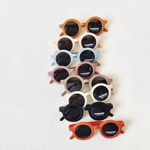 Foldable round polarize kids sunglasses in matte Macaron colors with protective lenses