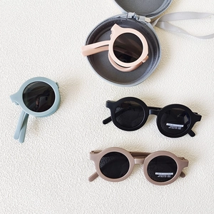 Foldable kids polarized round sunglasses in four colors with a compact zipper case