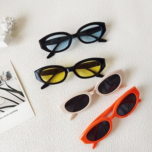Lunettes de soleil œil de chat pour enfants avec monture carrée rétro en divers coloris