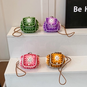 Mini floral crochet shoulder bags with pearl closures and thin straps in four soft colors