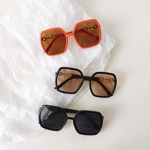 Lunettes de soleil UV400 pour enfants en orange, écaille et noir avec détails dorés