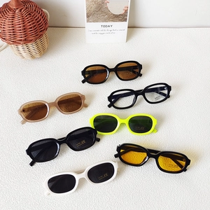 Lunettes De Soleil Ovales Rétro Pour Enfants Résine PC Protection UV400 Garçons Filles Vintage Lunettes De Plein Air