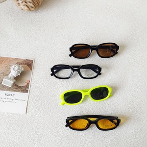 Lunettes de soleil ovales vintage pour enfants en quatre couleurs avec protection UV400