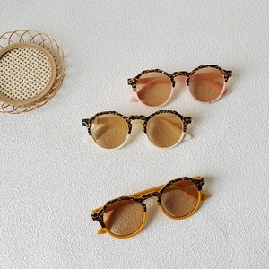 Lunettes de soleil pour enfants à motif léopard en rose blanc et jaune pour le soleil