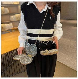 Exquisite seashell-shaped clutch bag with metallic frame and detachable chain strap