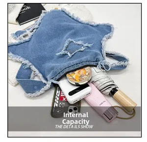 Vue de dessus du sac étoile en denim bleu montrant la capacité pour téléphone et maquillage