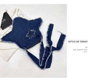 Sac bandoulière en denim en forme d'étoile avec bords effilochés et sangle assortie