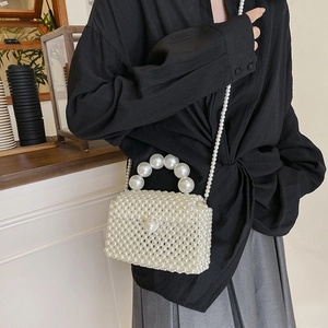 Sac à main élégant en perles blanches tressées avec poignée en perles pour l'été