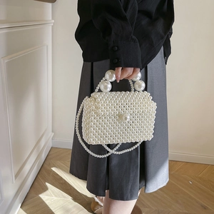 Sac à main fait main en perles blanches avec poignée et chaîne bandoulière pour l'été