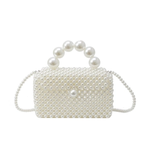 Mini sac à main tissé en perles blanches avec poignée en perles et bandoulière plage