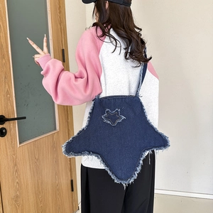 Sac à bandoulière en denim en forme d'étoile avec bords effilochés et délavage vintage