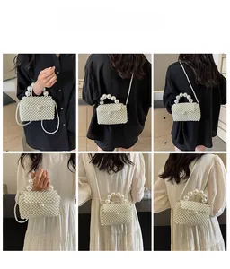 Vues détaillées d'un mini sac en perles blanches porté à la main ou en bandoulière
