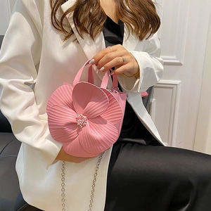 3D Flower Petal Bucket Bag PU Leather Crossbody Handbag With Metal Chain Shoulder Strap For Women Chic