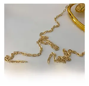 Detailed close-up of the polished gold acrylic bag chain with durable metal links