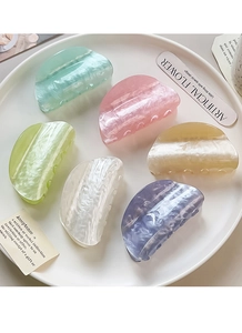 Detailed set of six marble-patterned acrylic hair claw clips in assorted pastel colors