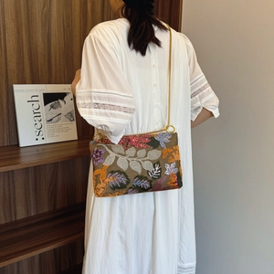 Embroidered floral shoulder bag with golden chain strap in vintage Chinese style