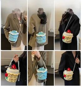 Vues détaillées de sacs à bandoulière en tricot en forme de gâteau avec chaîne perle