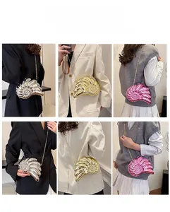 Sac bandoulière chic en forme de coquillage métallisé avec chaîne or, argent et rose