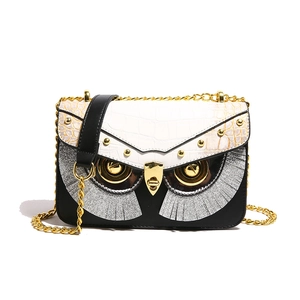 Sac bandoulière chouette tendance avec motif crocodile blanc et chaîne dorée