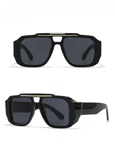 Vorder- und Seitenansicht einer schwarzen quadratischen Sonnenbrille mit Goldverzierung