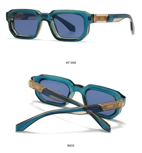 Vues détaillées de profil à 45 degrés et de l'arrière de lunettes de soleil bleues translucides