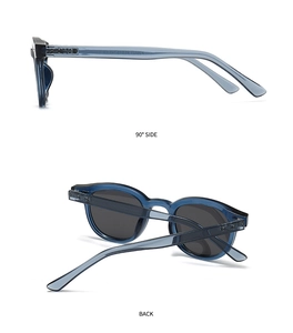 Détail de lunettes de soleil rondes polarisées avec monture bleue et verres gris