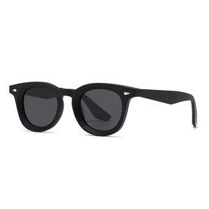 Classic round polarized sunglasses with matte black frame and silver arrow rivets