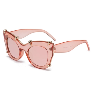 Fashion Women Cat Eye Sunglasses Oversized Plastic Metal Frame With Metal Claw Decor UV400 Protection Street Style
