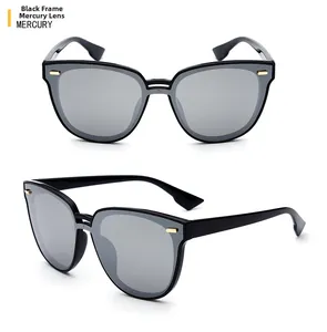 Détails de lunettes de soleil TR polarisées avec monture noire et verres miroir argentés