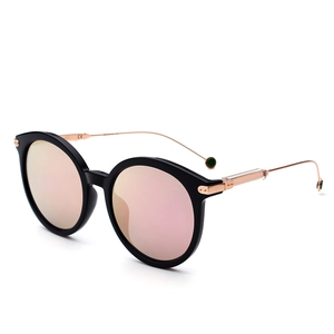 Classic round sunglasses with black frames, rose gold metal temples and pink mirrored lenses