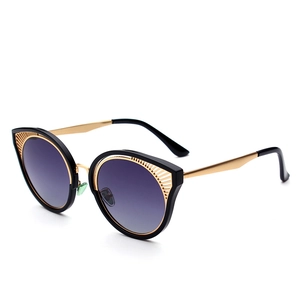 Occhiali da sole cat-eye TR neri polarizzati con stanghette dorate e lenti viola sfumate