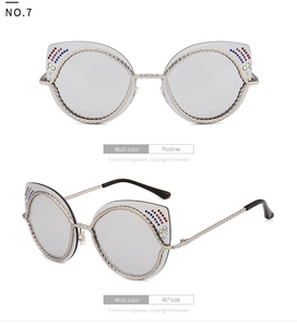 Detail van cat eye zonnebril met zilveren gedraaid frame en kleurrijke strassteentjes