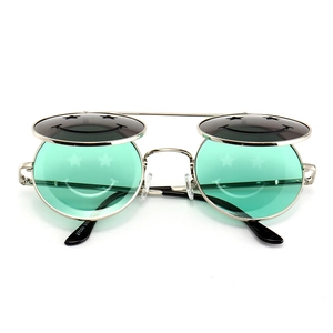 Vue avant des lunettes de soleil steampunk avec monture argentée et verres smiley face