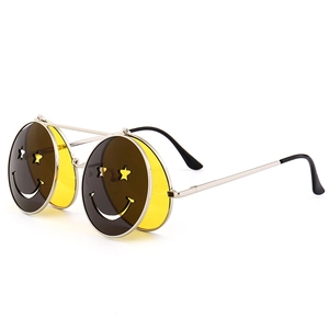 Lunettes de soleil steampunk à clapet avec monture argentée et motif smiley étoilé