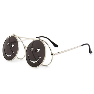 Lunettes de soleil steampunk à clapet avec monture argentée et verres sourire à étoiles