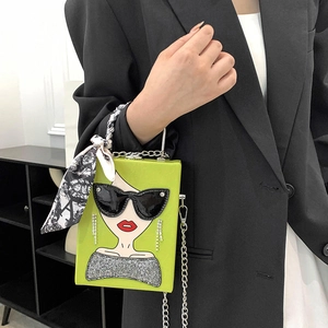 Neongrüne Pop-Art-Box-Tasche mit Damen-Illustration und Seidenschal am Griff