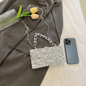 Bolso de noche de acrílico plateado con efecto hielo, asa de metal y cadena larga