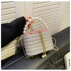 Abendtasche mit Silber-Strasssteinen, Perlengriff und rosa Satin-Innenfutter
